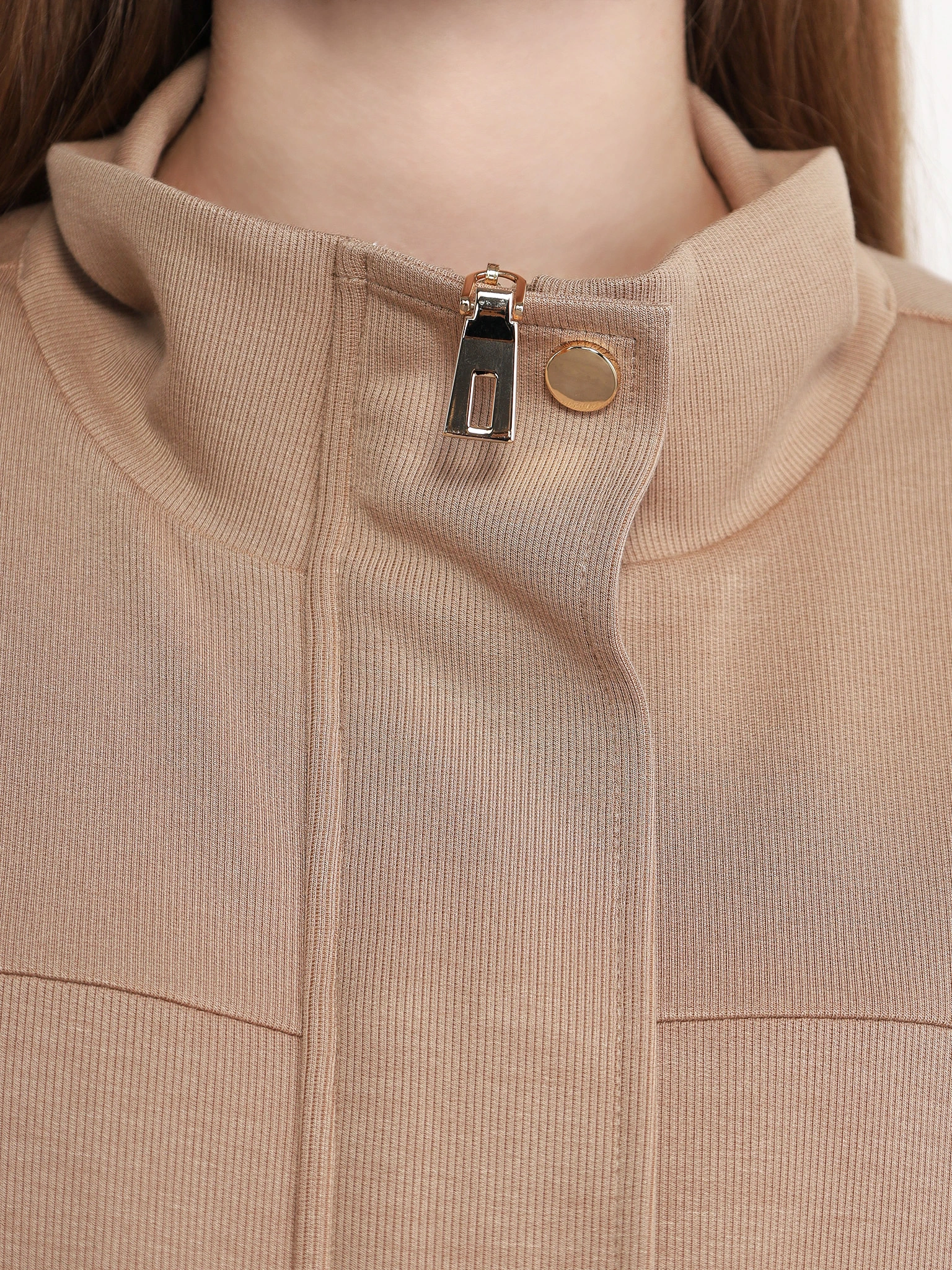 Жакет трикотажный бежевого цвета с кулиской по низу